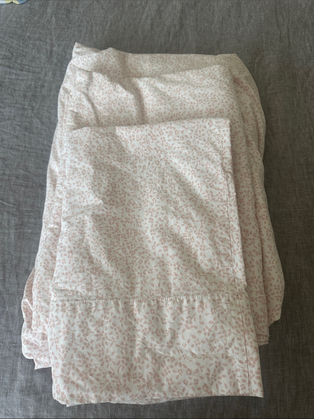 Crate & Barrel cozy cloud Organic Cotton Mini Floral Elegant Pink Twin XL Sheet